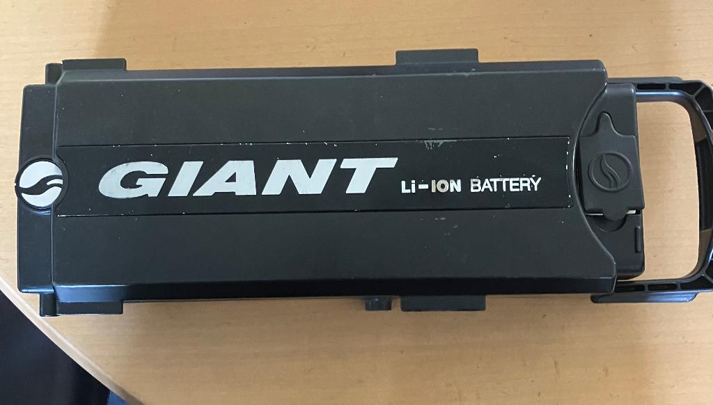 Te koop goede 36 Volt fiets accu, Giant, Ophalen, Zo goed als nieuw