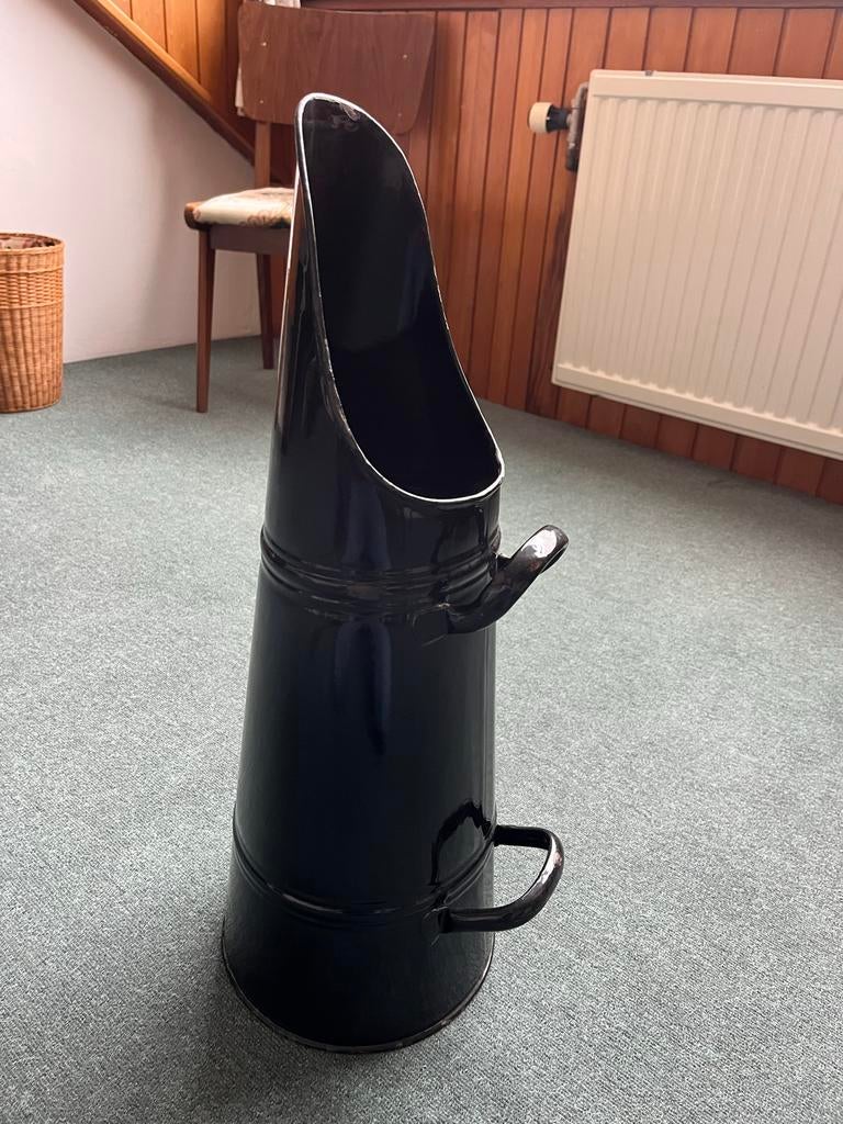 Zwarte emaille kolenkit, Antiek en Kunst, Antiek | Emaille, Ophalen of Verzenden