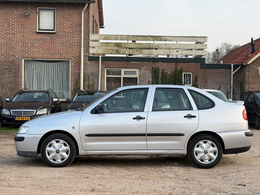 Seat Cordoba 1.4-16V Stella/ LAAG KM/ NIEUWE APK, Voorwielaandrijving, 15 km/l, Gebruikt, 4 cilinders
