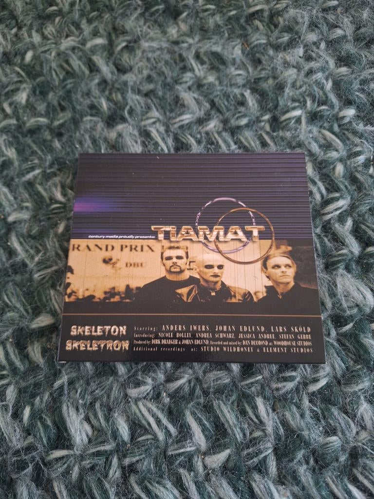 Tiamat skeletron skeletron digi, Eén persoon