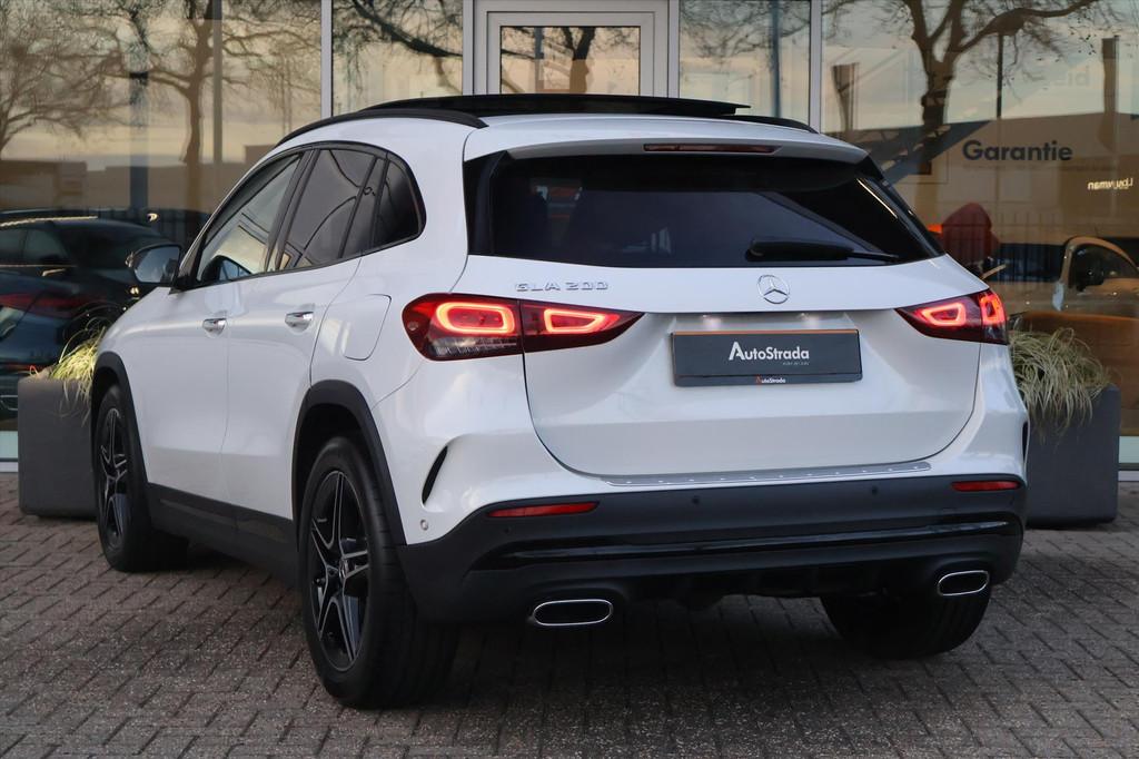 Mercedes GLA 200 AMG-Line 163pk | ACC | Pano | Keyless | Sfe, 4 cilinders, Met garantie (alle), SUV of Terreinwagen, 1332 cc