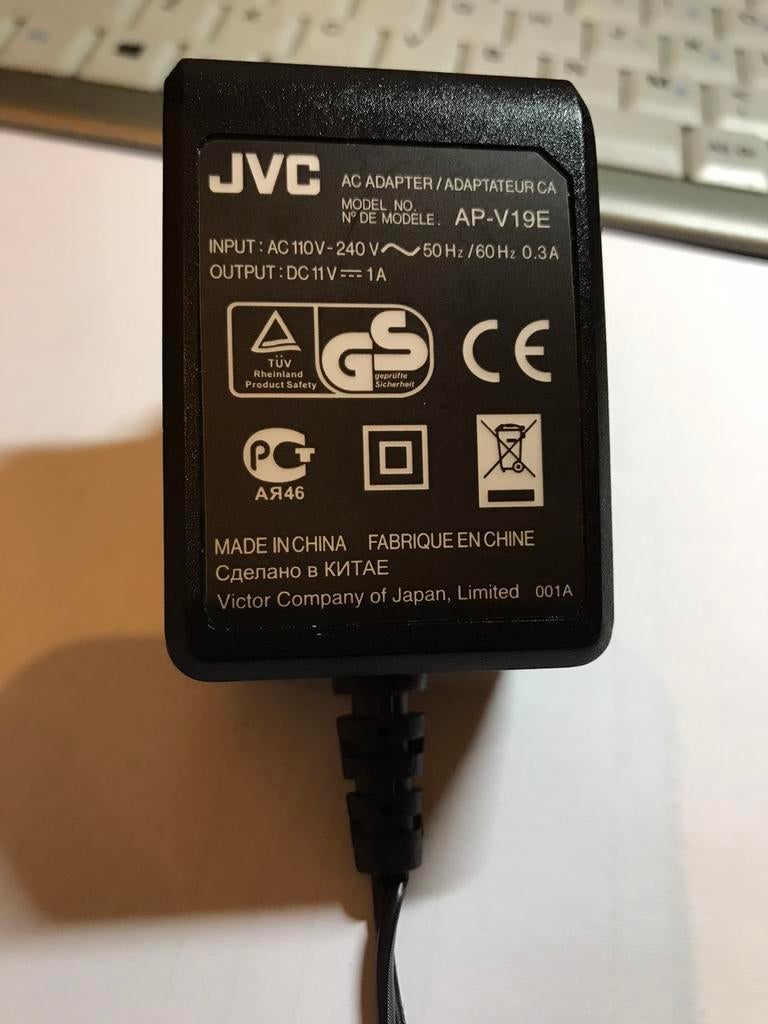 JVC  Camera voeding / acculader  AP-V19E, JVC, Zo goed als nieuw, Camera, Full HD