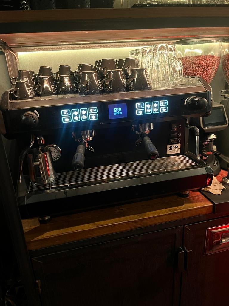 Biepi : MC-E Display Black, 10 kopjes of meer, Koffiemachine, Gemalen koffie, Zo goed als nieuw