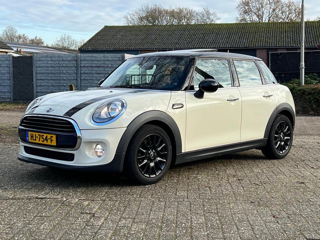 Mini 5-deurs (f55) 1.5 136pk 2015 Pepper white / panoramadak, Auto's, Mini, 136 pk, Handgeschakeld, Particulier, Cooper