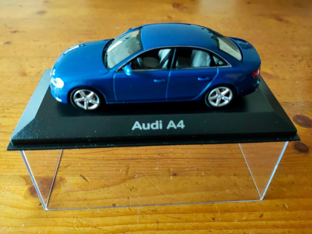 Audi A4 1:43 minichamps, Hobby en Vrije tijd, Modelauto's | 1:43, Ophalen of Verzenden, Zo goed als nieuw, Auto, MiniChamps