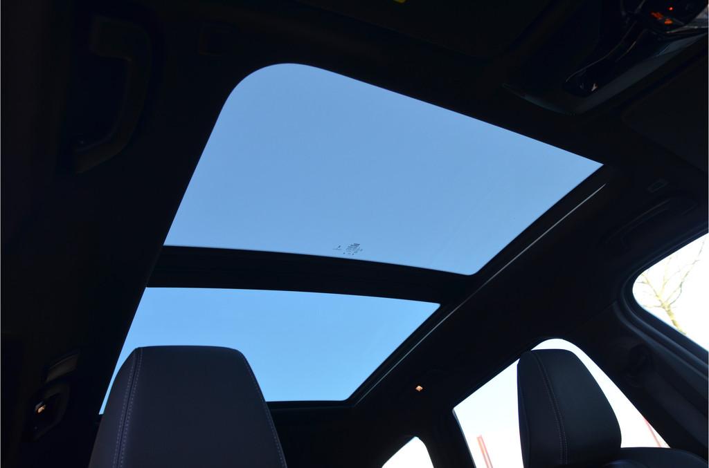 BMW iX1 xDrive30 67 kWh HUD, Leder, Pano, Harman Kardon, Automaat, 12 maanden, Zwart, 24 min