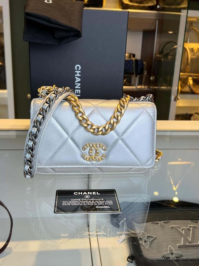 Chanel Wallet on Chain 19, zilver, full set, Ophalen, Zo goed als nieuw, Overige kleuren, Avondtasje