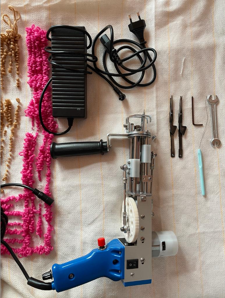 Tuftpistool + frame + tuftdoek + bollen katoen, Ophalen of Verzenden, Zo goed als nieuw, Overige typen, Minder dan 2 meter