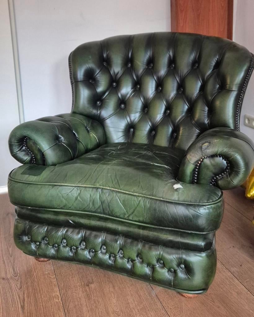 Groene chesterfield fauteuil, Huis en Inrichting, Fauteuils, Ophalen, Gebruikt, 100 tot 125 cm, Leer