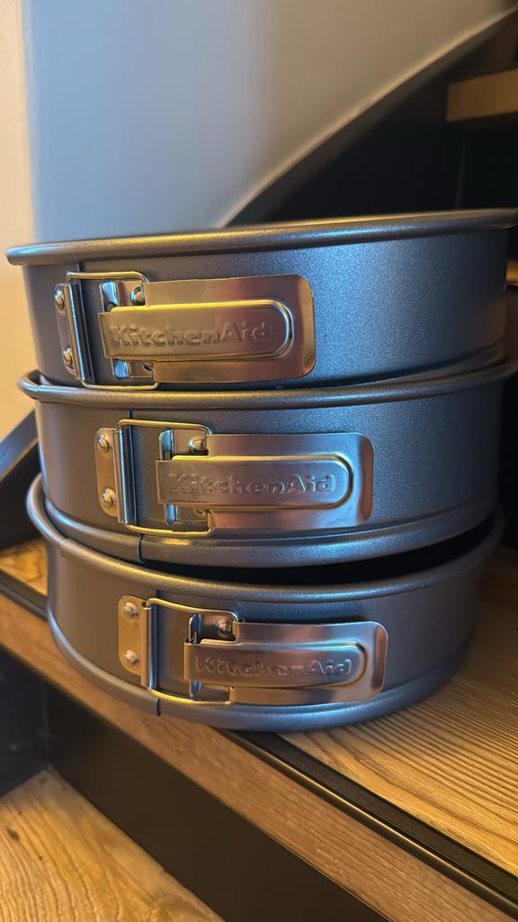 Nu nog 2 KitchenAid springvormen/bakblikken - NIEUW!, Ophalen of Verzenden, Nieuw