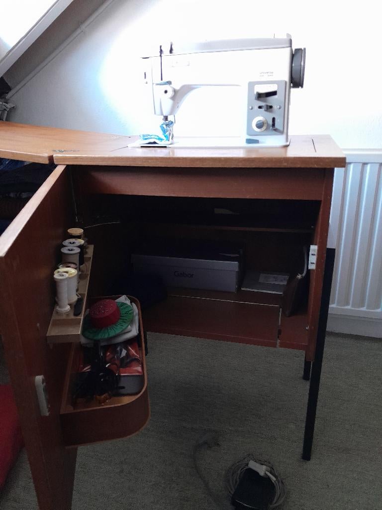 naaimachine Anker met tafel en voetpedaal,werkt naar behoren, Ophalen, Gebruikt, Naaimachine, Overige merken