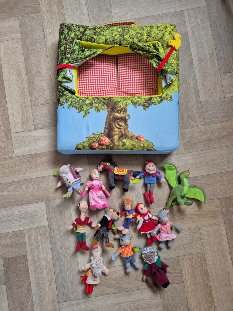 Poppenkast met 13 handpoppen, Ophalen, Jongen of Meisje