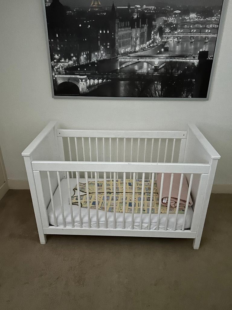 Kinderledikant met nwe matras, molton hoes en slaapzak zgan, Ophalen, Jongetje of Meisje, Wit, Overige typen