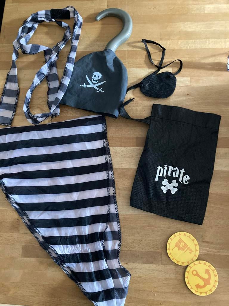 Piratenpak met accessoires - Maat 6 jaar, Kinderen en Baby's, Carnavalskleding en Verkleedspullen, Zo goed als nieuw, Jongen of Meisje