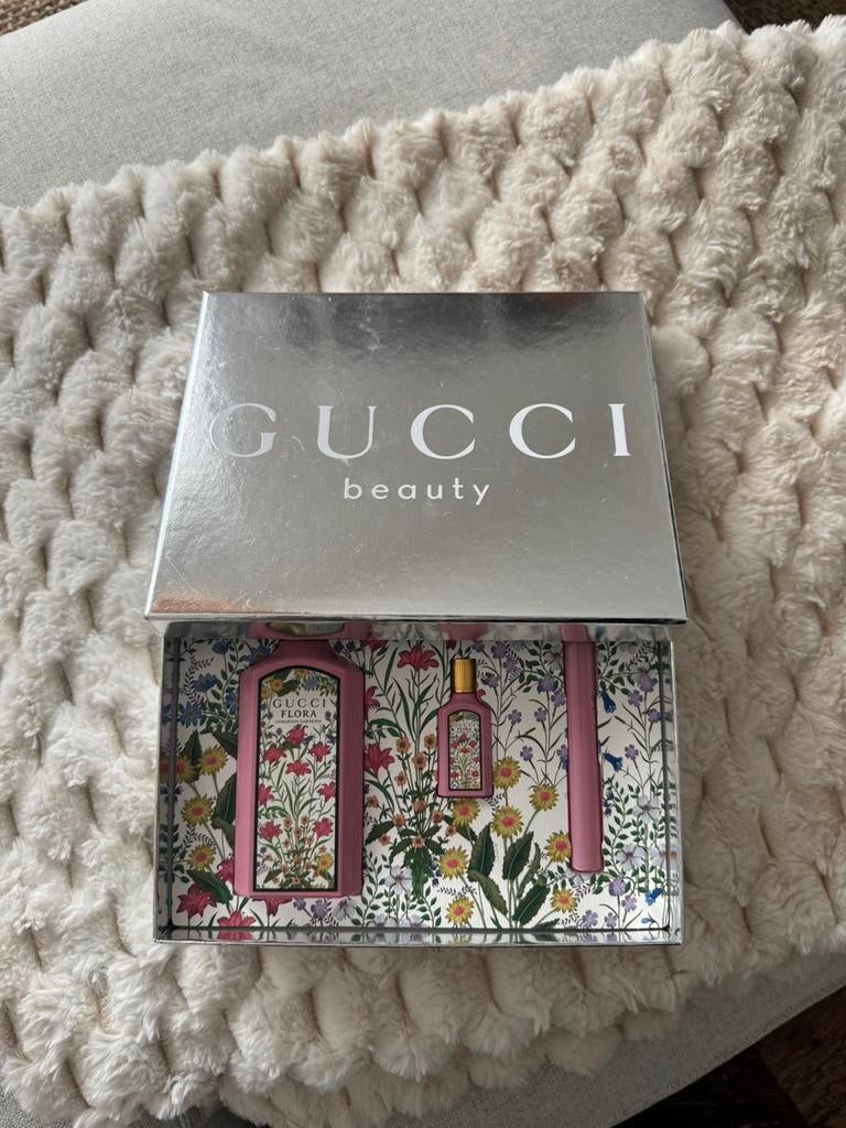 Gucci Flora giftset, Ophalen of Verzenden, Zo goed als nieuw, 10 cm of meer, Overige materialen