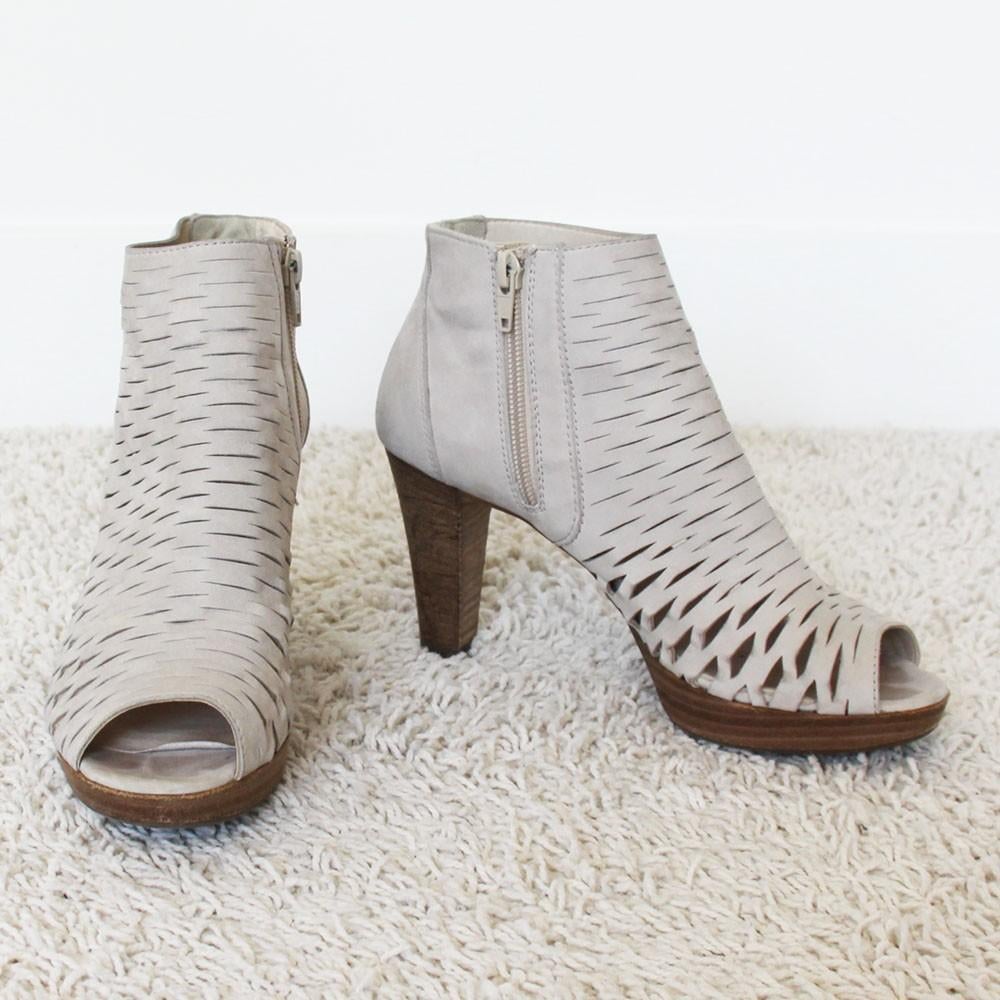 Suede Paul Green Laarsjes s1 (Maat 4½/37½) € 75,-, Beige, Lage of Enkellaarzen, Ophalen of Verzenden, Zo goed als nieuw