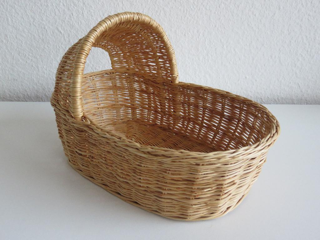 Rieten poppenwieg, poppenmandje 14 x 23 cm, Ophalen of Verzenden, Zo goed als nieuw, Overige typen