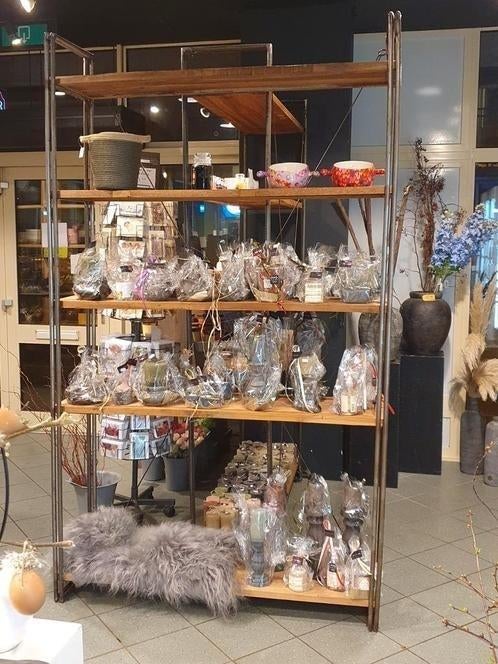 stellingkast 3 hele mooie brocante stellingkasten, Ophalen, Zo goed als nieuw