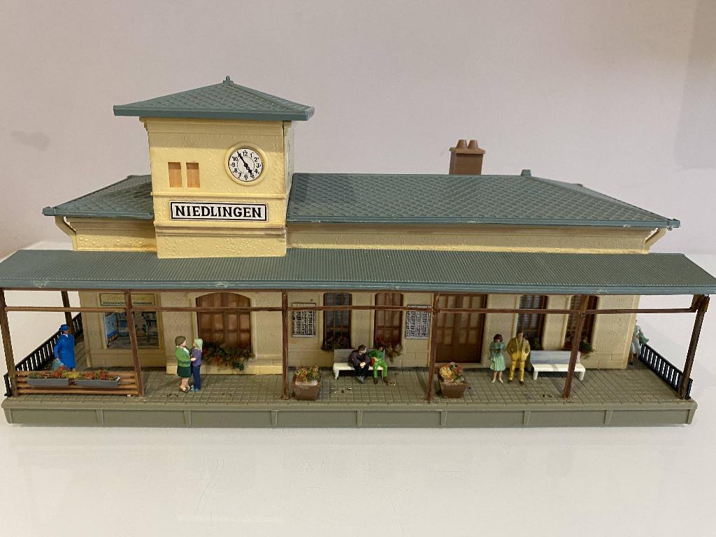 HO Pola 551 station (763), Overige merken, Gebruikt, Gelijkstroom of Wisselstroom, Brug, Tunnel of Gebouw