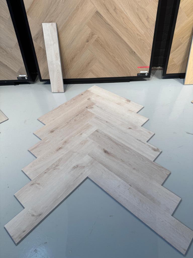 Direct ophalen | PVC klik visgraat pallets | Actie | Utrecht