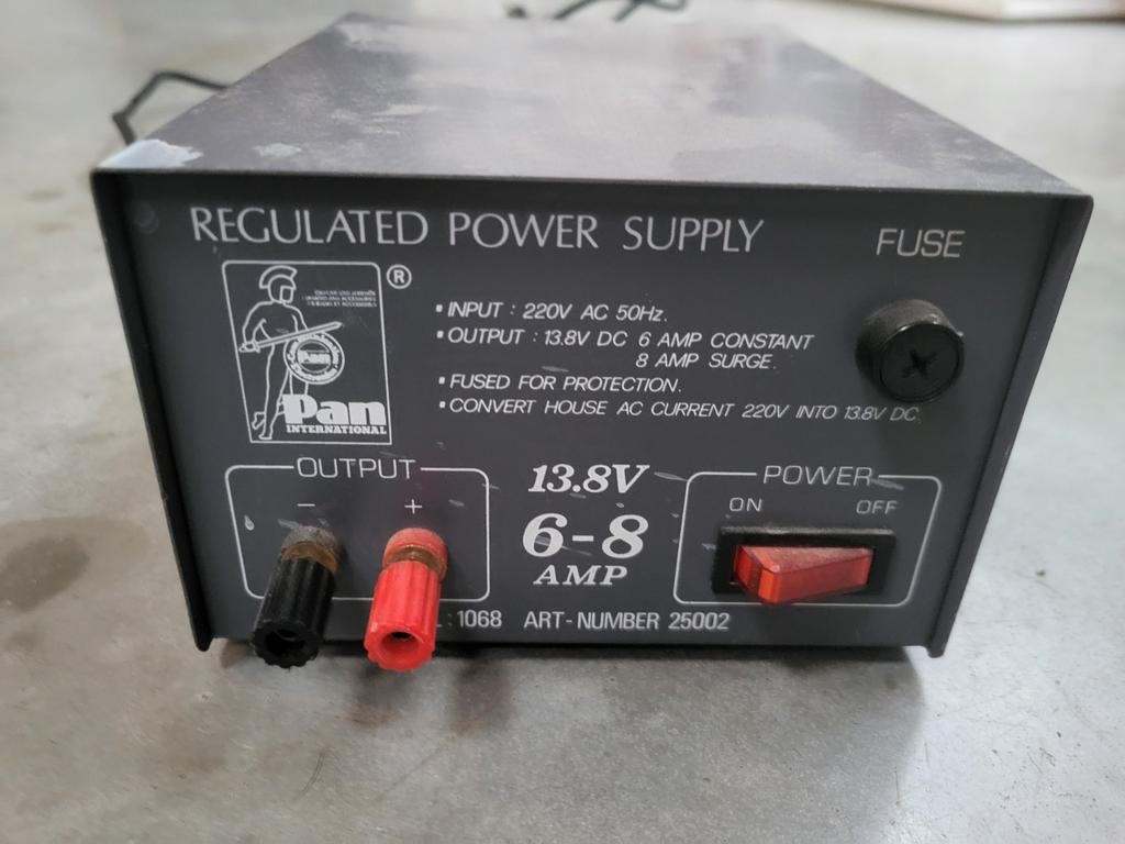 Regulated Power Supply; Voeding; 13,8V 6-8AMP; AC-DC; PAN, Telecommunicatie, Ophalen, Zo goed als nieuw