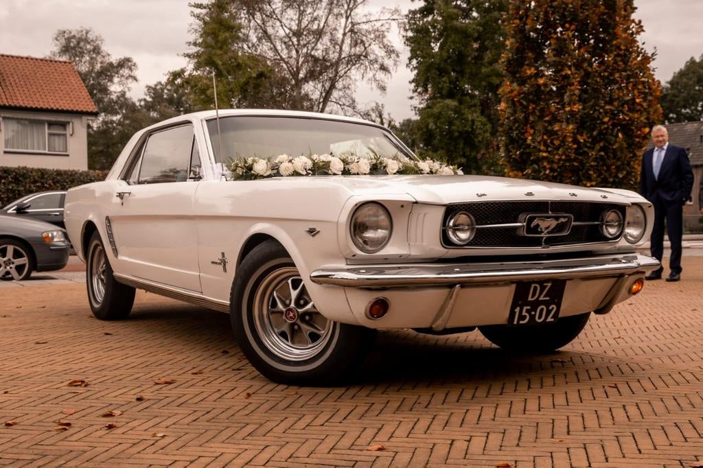 Trouwauto te huur ford mustang v8 zelf rijden!, Diensten en Vakmensen, Verhuur | Auto en Motor, Trouwauto