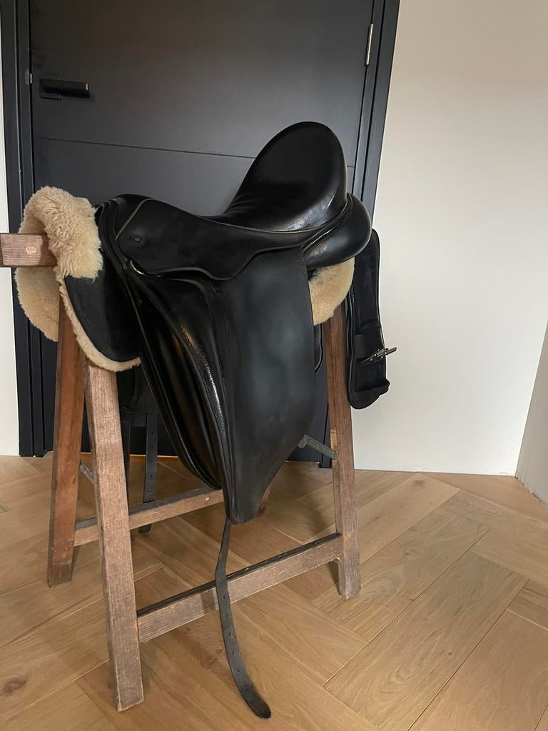 Prachtig Arno Brandt dressuurzadel, Ophalen of Verzenden, Zo goed als nieuw