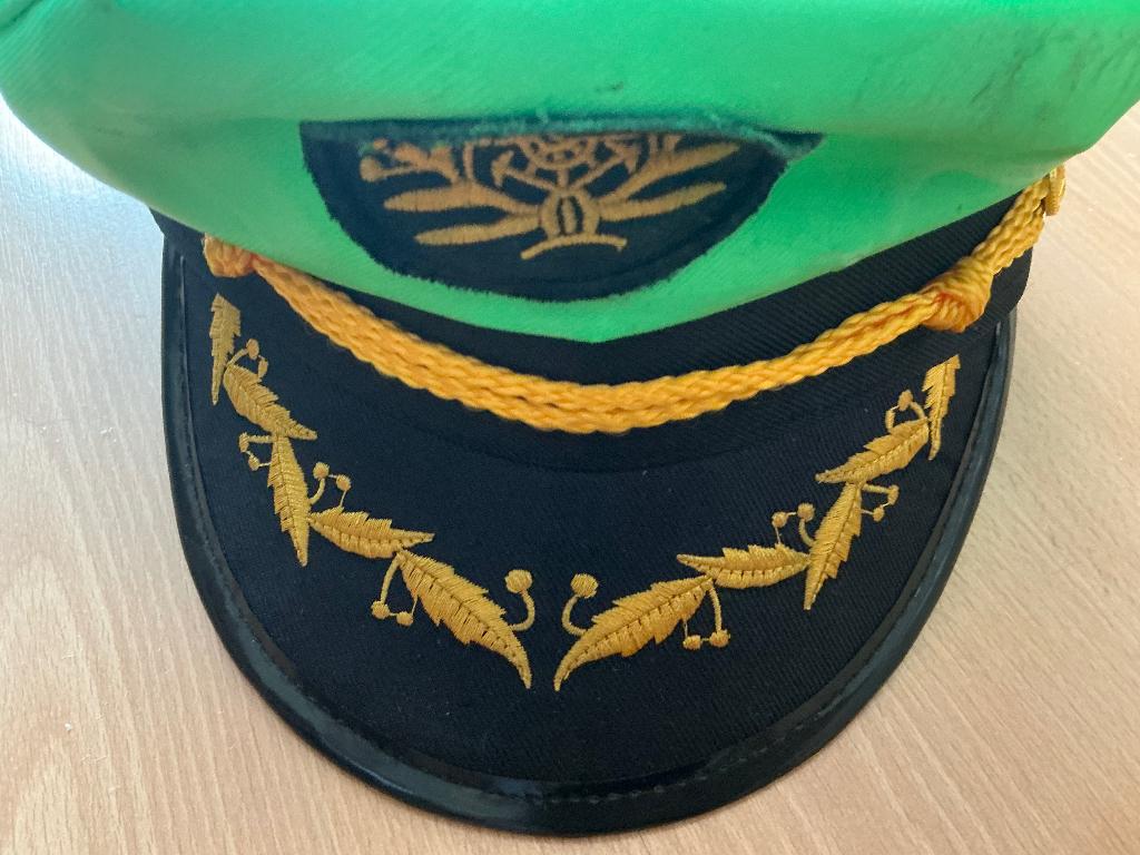 Groen geverfde kapiteins pet / kapiteinspet, Carnaval, Overige maten, Ophalen of Verzenden, Zo goed als nieuw