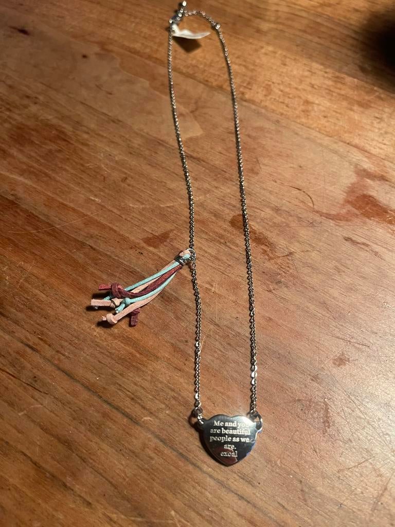 Exoal ketting “me and you are beautiful people as we are”, Nieuw, Ophalen of Verzenden, Zilver, Overige materialen