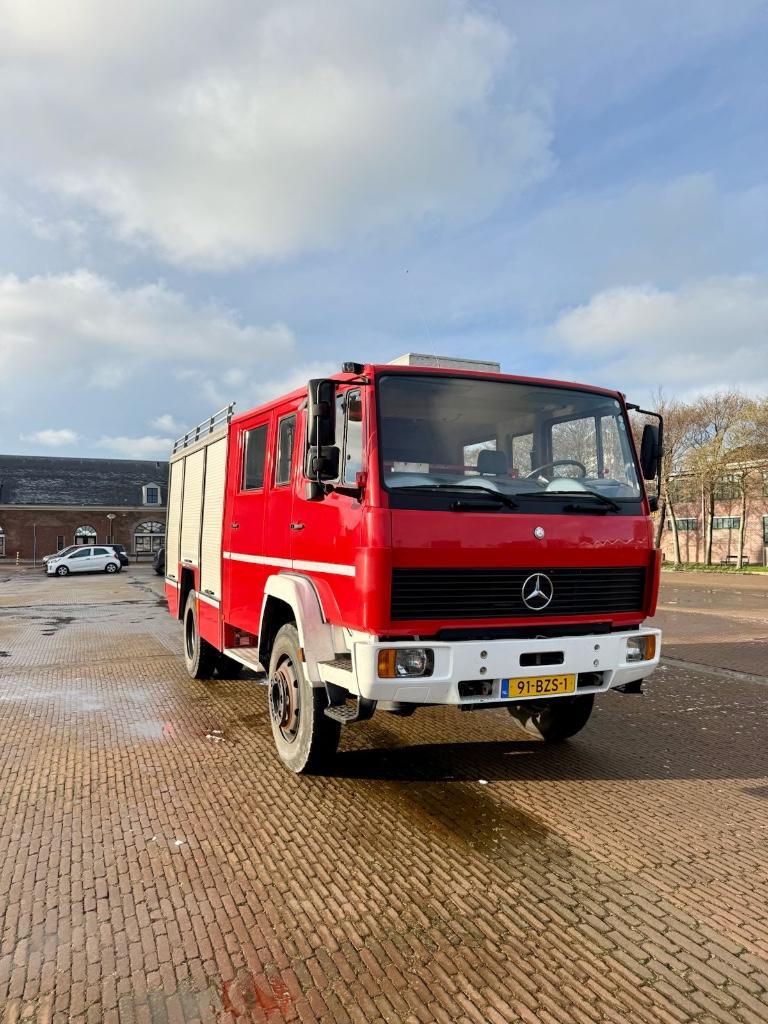 Mercedes 1124 AF 4x4 - 11.000 KM - Overlander Camper Ready, Auto's, Vrachtwagens, Zwart, Leder en Stof, Mercedes-Benz, Vierwielaandrijving