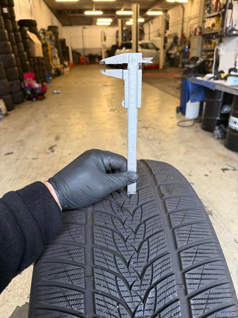 Minerva 295/35/21 M+S 4szt., Ophalen of Verzenden