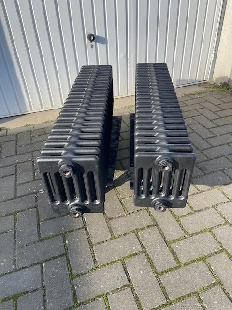 Gietijzeren radiator vintage zwart 36 cm hoog (nog 1 stuks), Doe-het-zelf en Verbouw, Ophalen, 30 tot 80 cm, Gebruikt, Radiator