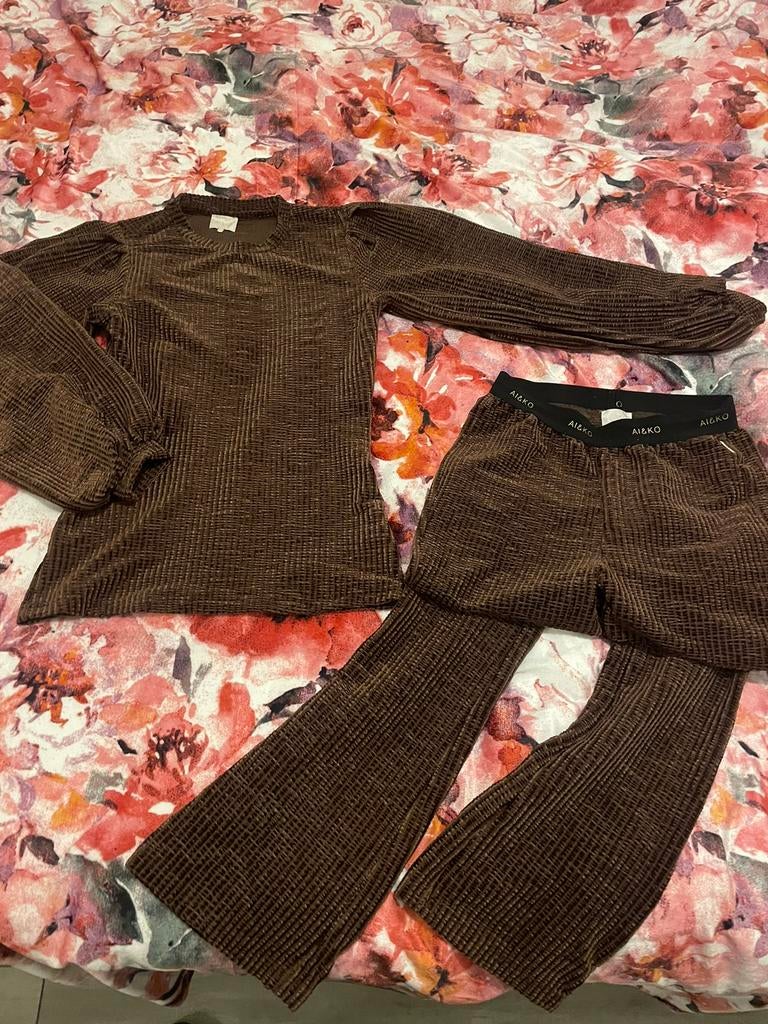 Aiko Ai&Ko mooi rib velours sport of huispak donkerbruin, Kleding | Dames, Huispakken, Ophalen of Verzenden, Zo goed als nieuw