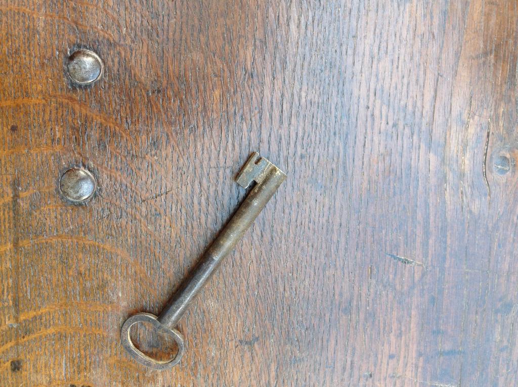 18e-eeuwse houten kist (1737) – uniek historisch stuk, Ophalen