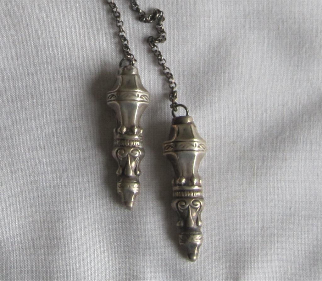 Zilveren breipendoppen aan zilveren ketting, Ophalen of Verzenden, Zilver