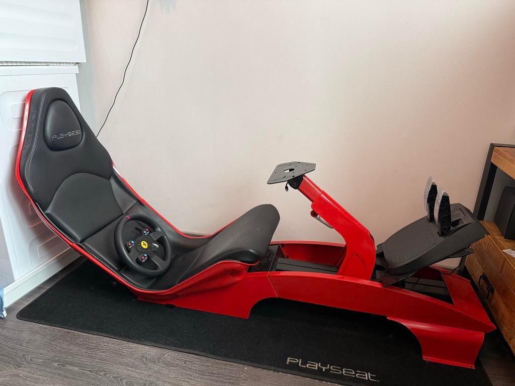 F1 Playseat met pedalen, vloermat en stuur (excl. FFB base), Spelcomputers en Games, Ophalen, Overige merken, Gebruikt