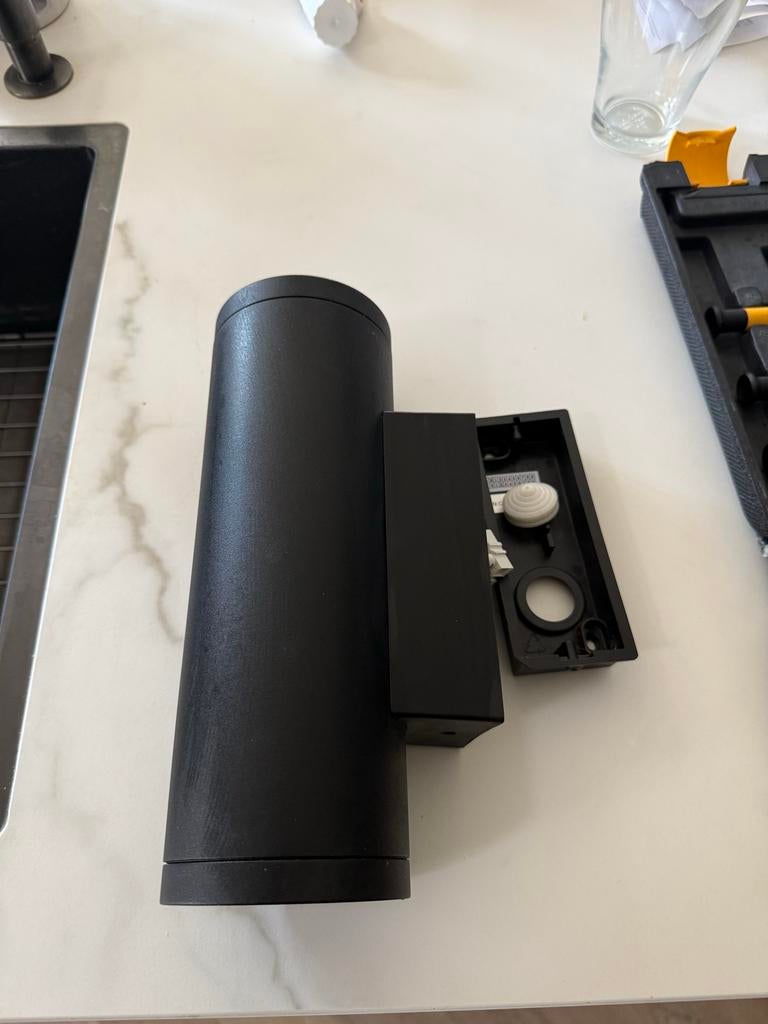 Philips Hue Appear buitenwandlamp - Zwart, Huis en Inrichting, Ophalen of Verzenden, Gebruikt, Metaal