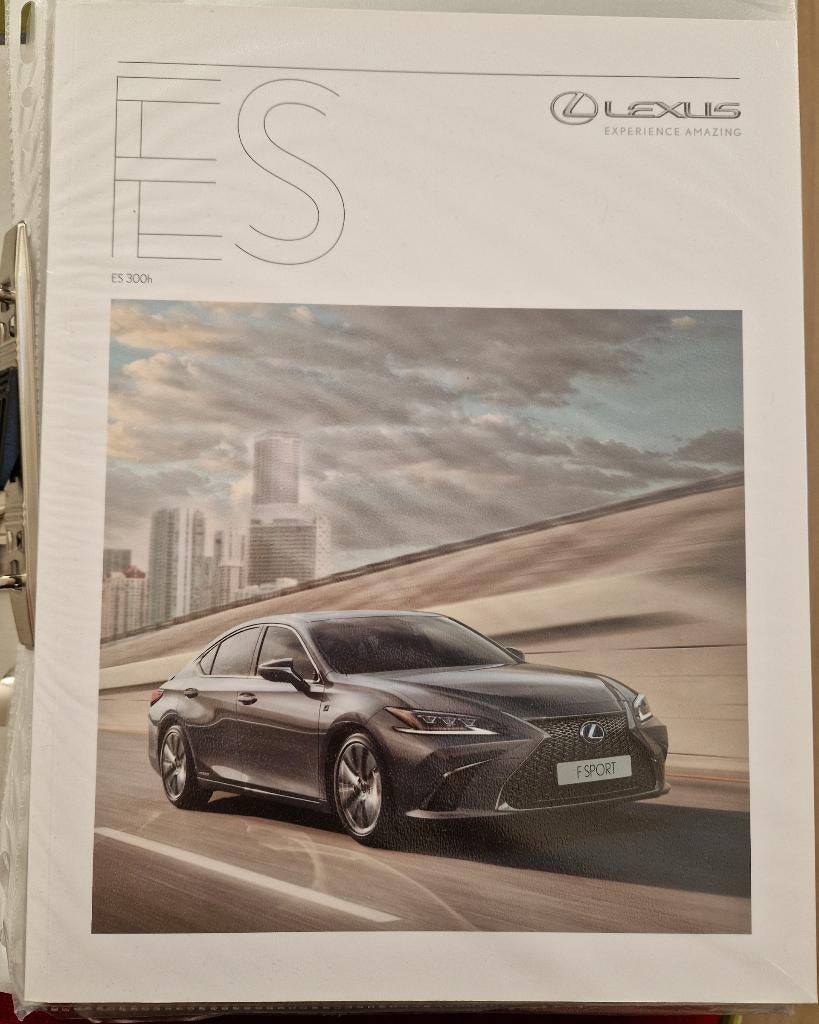 Folders Lexus, Boeken, Auto's | Folders en Tijdschriften, Zo goed als nieuw, Overige merken, Ophalen of Verzenden
