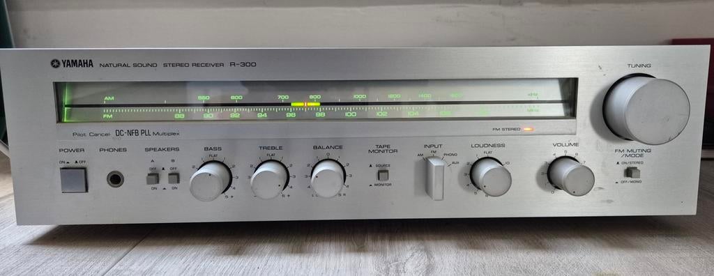 Vintage Receiver Yamaha R-300, Audio, Tv en Foto, Versterkers en Receivers, Ophalen, Yamaha, Zo goed als nieuw, Minder dan 60 watt