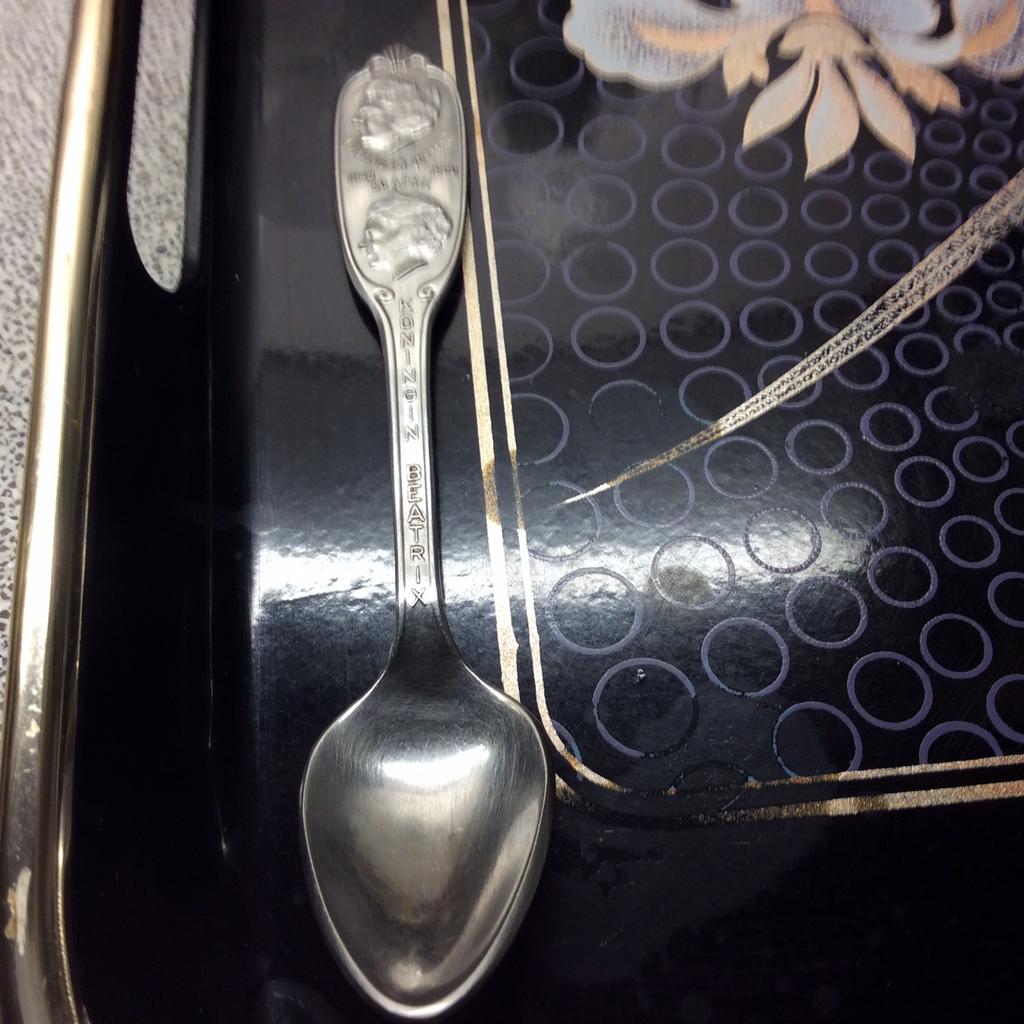 Lepeltje.   Juliana. en.     Beatrix.     €1980, Verzamelen, Verzenden, Zo goed als nieuw, Speld(je) of Lepel(tje)