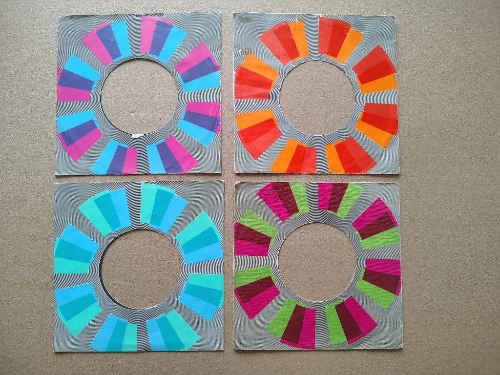 4x LEGE SINGLE HOESJES / Universeel / 45 RPM / 7", Verzenden, Gebruikt, 7 inch, Pop