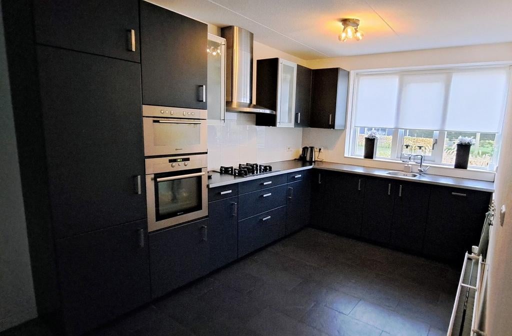 Antraciet grijze hoekkeuken met inbouwapparatuur 370 x 284, Huis en Inrichting, Keuken | Complete keukens, Ophalen, Gebruikt, Hoekkeuken