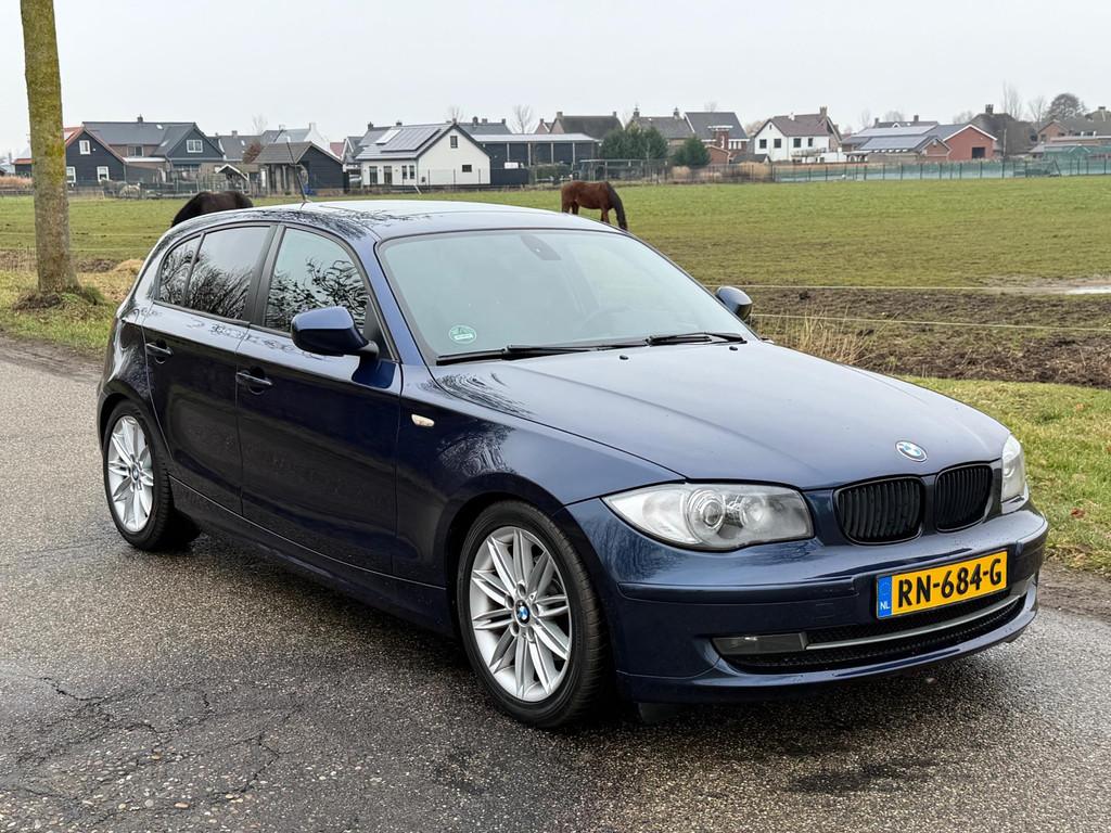 BMW 1-serie 118d Business Line Ultimate Edition APK 10-2026, Auto's, 1-Serie, Euro 5, Blauw, 140 €/maand