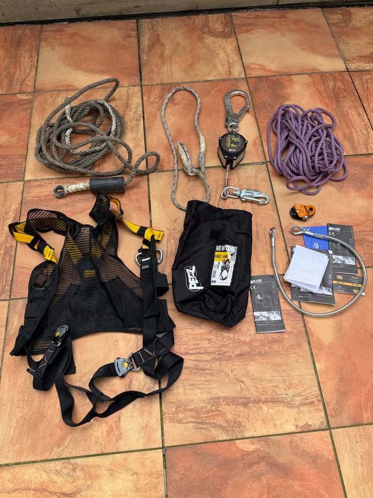 Set klimuitrusting: harnas, touwen, zekering, Sport en Fitness, Ophalen, Gebruikt, Klimsport-accessoire