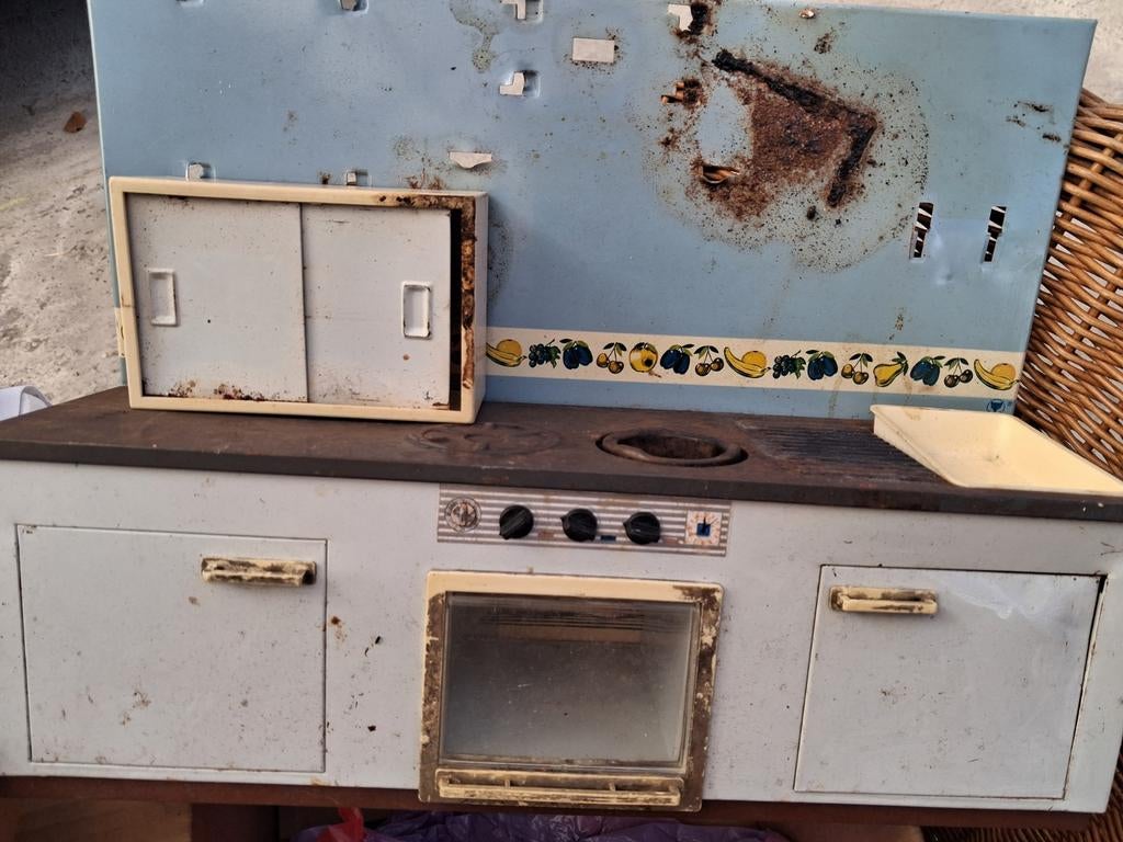 Antiek keukentje met pannetjes ed, Ophalen of Verzenden