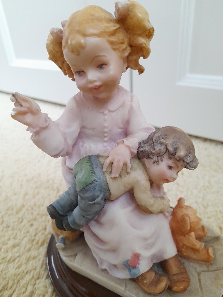 Schattig beeldje van twee kinderen, Ophalen of Verzenden, Zo goed als nieuw, Mens