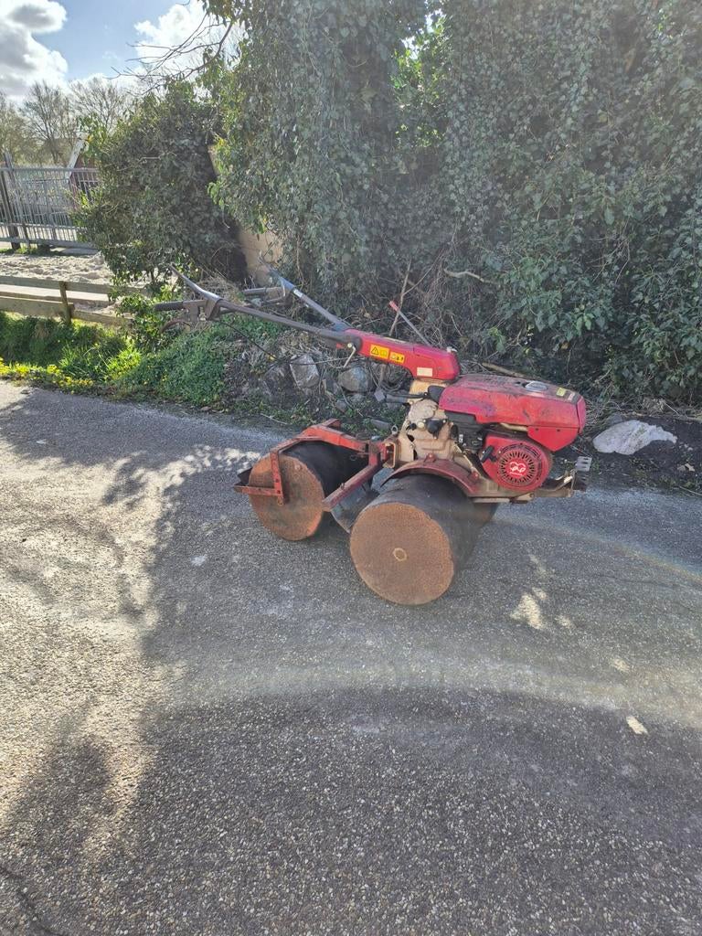 Honda met wals kan tevens met wielen en kantelploeg, Ophalen