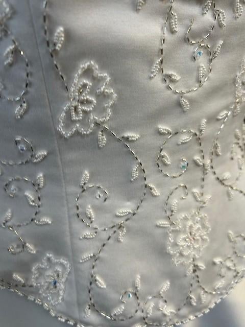 Nr.74: Prachtige Trouwjurk maat S - M met geborduurde, Kleding | Dames, Overige typen, Wit, Ophalen of Verzenden, Zo goed als nieuw