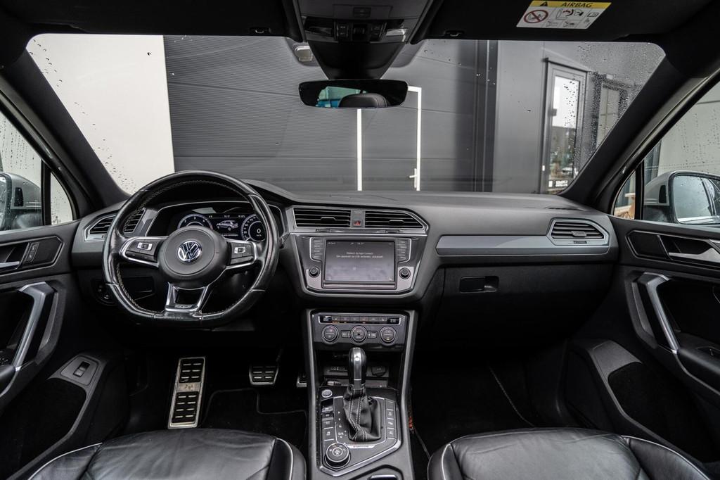Volkswagen Tiguan 2.0 TDI 4Motion Highline R Line PANO FULL!, Automaat, Euro 6, 4 cilinders, Bedrijf