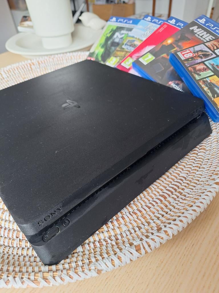 PlayStation 4 (PS4) Gebruikt met 5 Topgames: FIFA, GTA, CoD, Ophalen, Gebruikt, Vanaf 18 jaar, Overige genres
